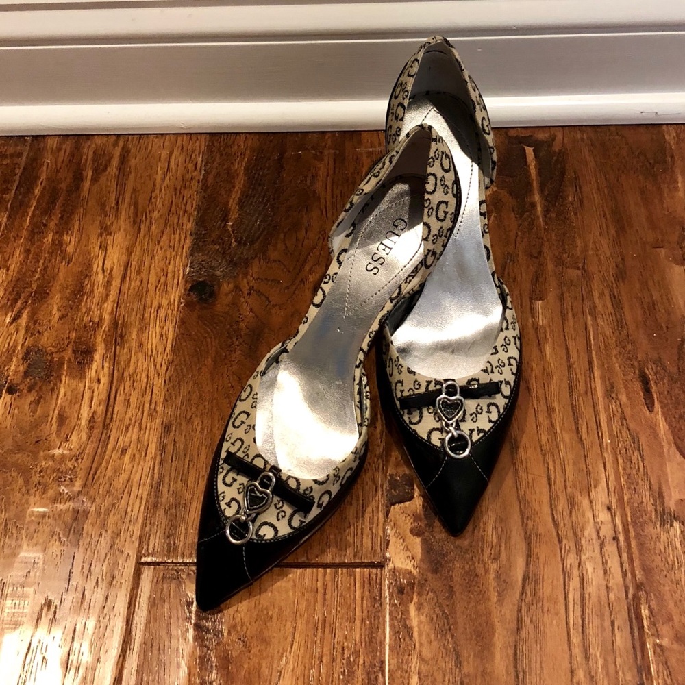 Guess Pumps - Picture 2 of 7